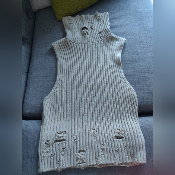 UO SLEEVELESS TURTLENECK SWEATER Urban Outfitters - Picture 8 of 10